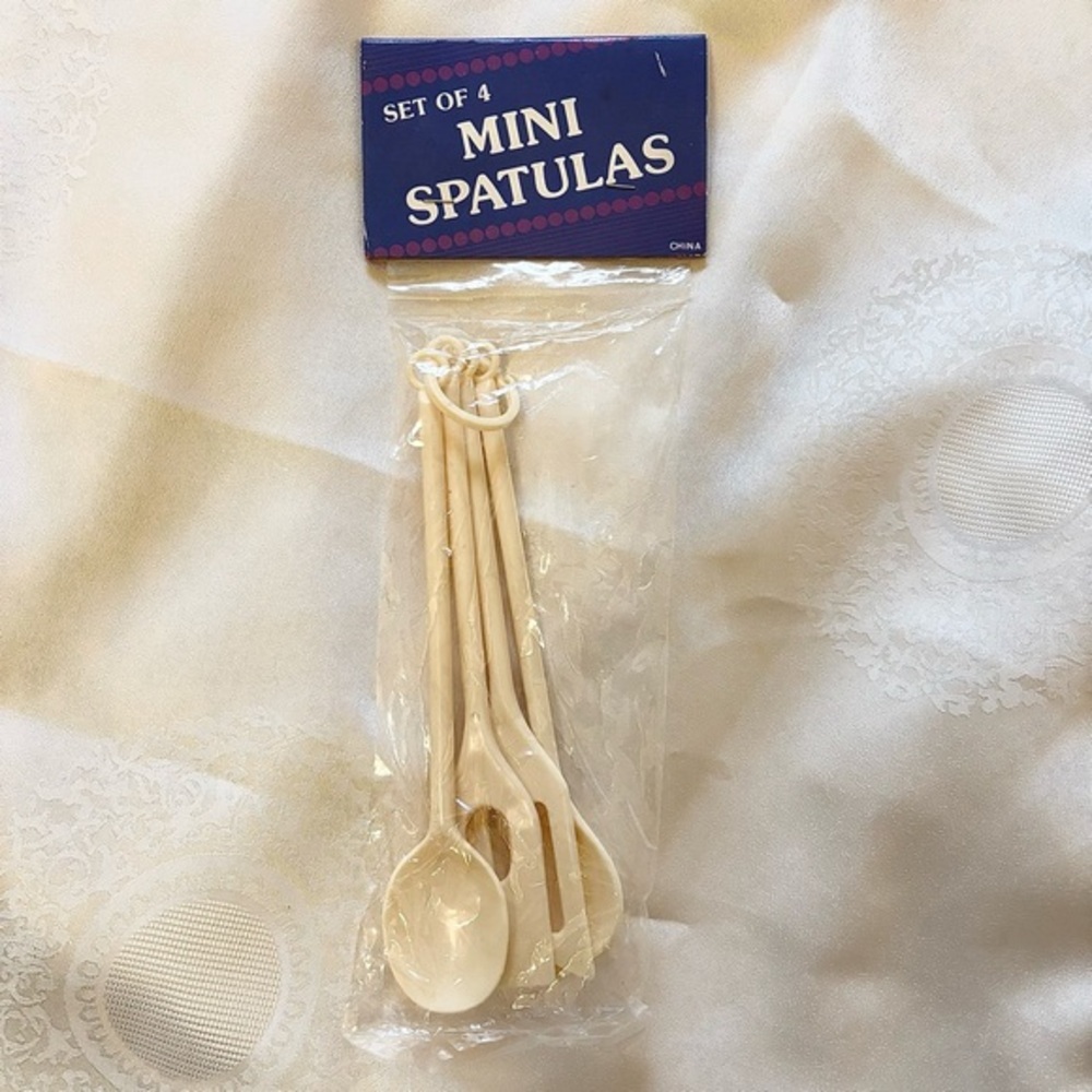 Vintage 70s / 80s Retro NWT Unopened Mini Spatulas Set of 4 - Cream / Yellow